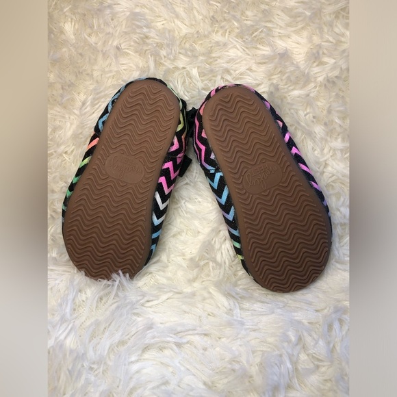 Monkey Feet Multicolor Chevron Kids Slippers with Bow NWOT 18-24M - Picture 11 of 16